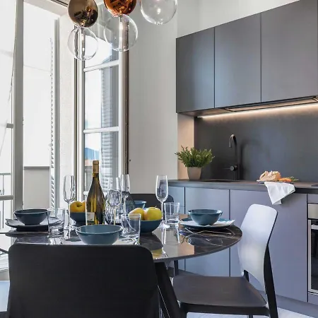 Tower View Luxury On The River Apartment *