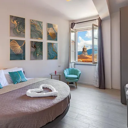 Tower View Luxury On The River Apartment