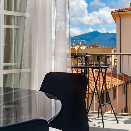 Tower View Luxury On The River Apartment
