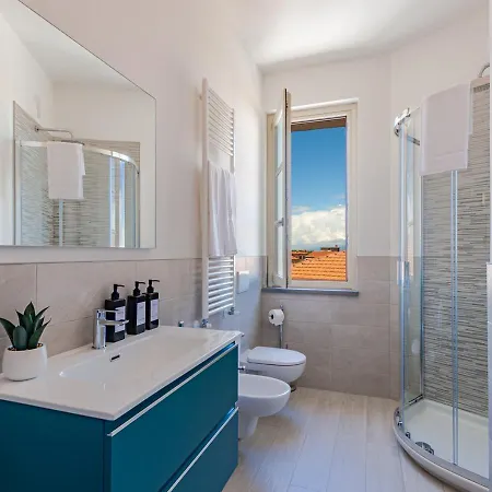 Tower View Luxury On The River Apartment